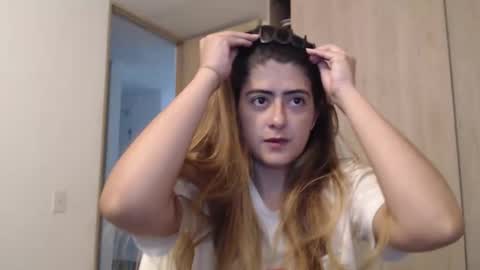 Snapshot of skyler1195 chatting on January 2025 03:02:01 AM Skyler online show from January 2025 03:02:01 AM