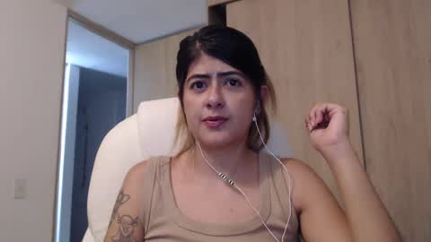 Snapshot of skyler1195 chatting on January 2025 04:14:02 AM Skyler online show from January 2025 04:14:02 AM