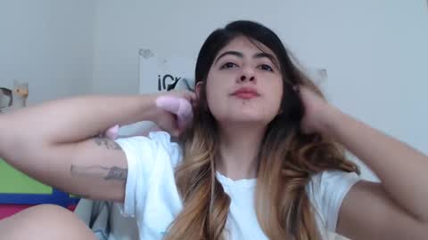 Snapshot of skyler1195 chatting on March 2025 06:01:02 PM Skyler online show from March 2025 06:01:02 PM