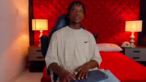 SKYLERBIGXXX online show from September 2025 04:03:01 AM