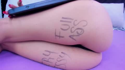 Snapshot of skynny_horney chatting on January 2025 12:12:01 AM Skynny online show from January 2025 12:12:01 AM