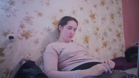 skyressie333 online show from December 2024 04:15:01 PM