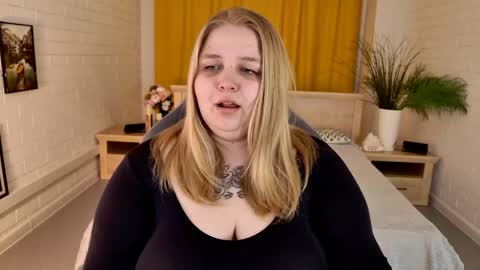 Snapshot of sladadeew chatting on May 2026 09:05:02 AM Slada Deew online show from May 2026 09:05:02 AM