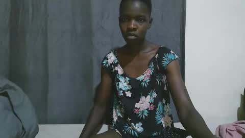 Snapshot of slender_queen chatting on January 2026 07:45:01 AM slender_queen online show from January 2026 07:45:01 AM