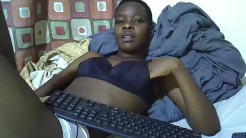 Snapshot of slender_queen chatting on February 2026 06:52:01 AM slender_queen online show from February 2026 06:52:01 AM