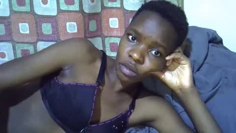 Snapshot of slender_queen chatting on February 2026 05:25:01 PM slender_queen online show from February 2026 05:25:01 PM