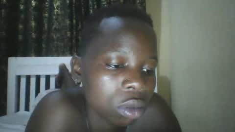 Snapshot of slim_petite_ebony chatting on December 2024 09:33:01 PM slim_petite_ebony online show from December 2024 09:33:01 PM