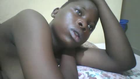 Snapshot of slim_petite_ebony chatting on January 2025 01:41:01 AM slim_petite_ebony online show from January 2025 01:41:01 AM