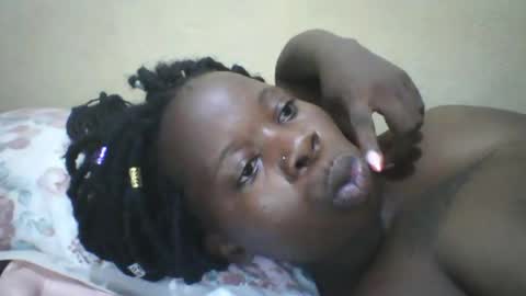 Snapshot of slim_petite_ebony chatting on February 2026 10:05:02 PM slim_petite_ebony online show from February 2026 10:05:02 PM