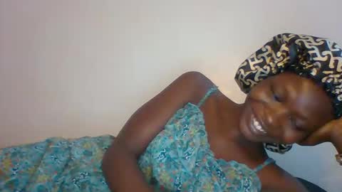 Snapshot of slimdiva chatting on October 2025 07:44:02 PM slimdiva online show from October 2025 07:44:02 PM
