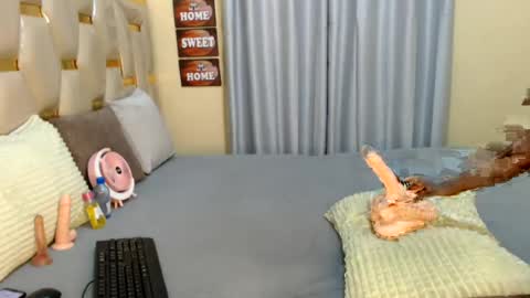 slimqueenbae online show from July 2026 12:09:02 PM