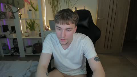 Mila online show from February 2025 07:00:01 PM