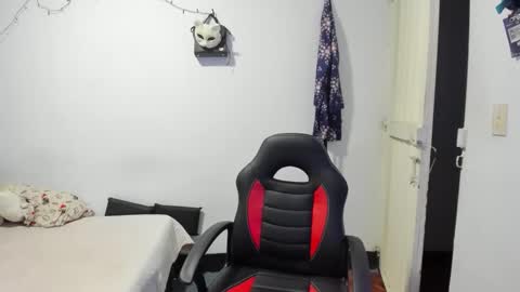 slone03 online show from December 2025 11:47:02 PM