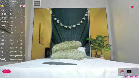 Snapshot of slut_milf4u chatting on February 2025 05:37:02 AM Paola online show from February 2025 05:37:02 AM