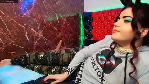 Snapshot of slutty_milf_bitch chatting on February 2026 01:57:02 AM Ana online show from February 2026 01:57:02 AM