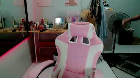 Snapshot of slutxcums_farrah69 chatting on April 2026 01:59:01 PM Dont forget to follow me give me thumbs upIm a New kataluna online show from April 2026 01:59:01 PM