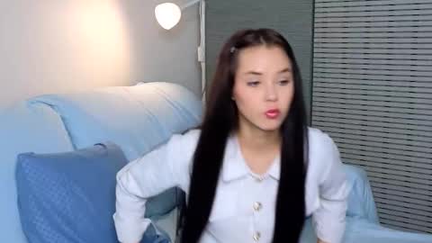 Snapshot of slyshypie chatting on September 2025 01:11:02 PM Lily online show from September 2025 01:11:02 PM