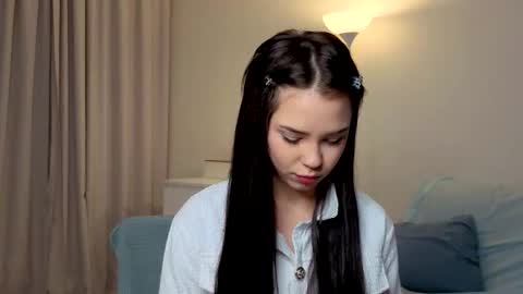 Snapshot of slyshypie chatting on October 2025 01:31:02 PM Lily online show from October 2025 01:31:02 PM