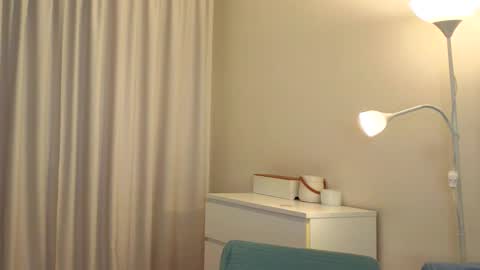 Snapshot of slyshypie chatting on October 2025 01:43:02 PM Lily online show from October 2025 01:43:02 PM