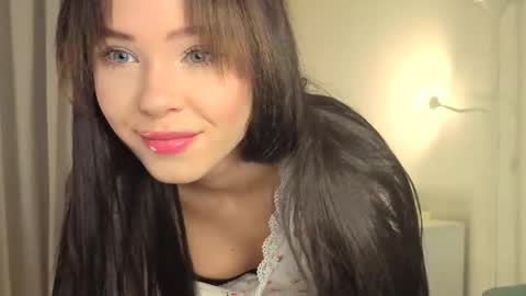 Snapshot of slyshypie chatting on November 2025 02:05:02 PM Lily online show from November 2025 02:05:02 PM