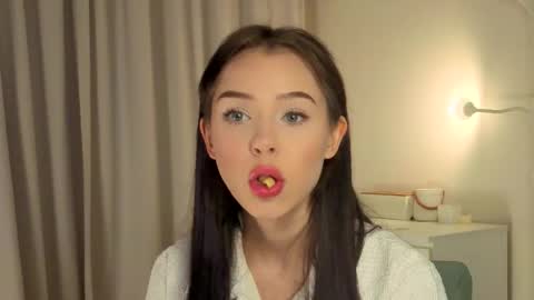 Snapshot of slyshypie chatting on November 2025 01:22:02 PM Lily online show from November 2025 01:22:02 PM