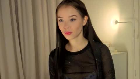 Snapshot of slyshypie chatting on November 2025 01:12:02 PM Lily online show from November 2025 01:12:02 PM