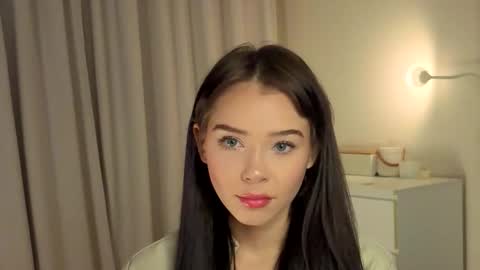 Snapshot of slyshypie chatting on November 2025 01:22:04 PM Lily online show from November 2025 01:22:04 PM