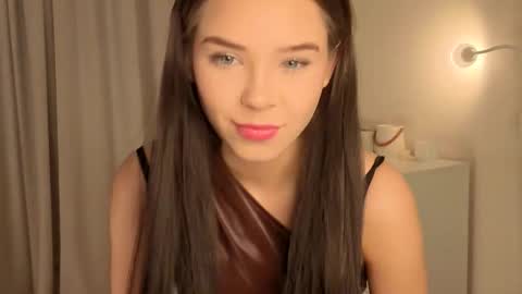 Snapshot of slyshypie chatting on November 2025 01:11:01 PM Lily online show from November 2025 01:11:01 PM