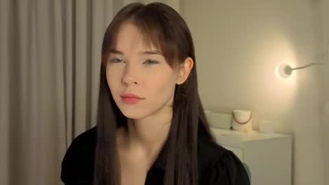 Snapshot of slyshypie chatting on November 2025 01:54:01 PM Lily online show from November 2025 01:54:01 PM