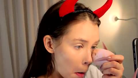 Snapshot of slyshypie chatting on November 2025 01:36:02 PM Lily online show from November 2025 01:36:02 PM