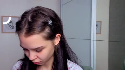 Snapshot of slyshypie chatting on December 2025 01:05:02 PM Lily online show from December 2025 01:05:02 PM