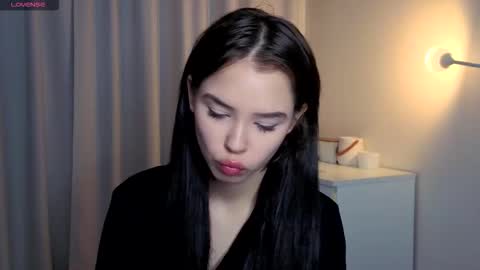 Snapshot of slyshypie chatting on December 2025 01:29:02 PM Lily online show from December 2025 01:29:02 PM