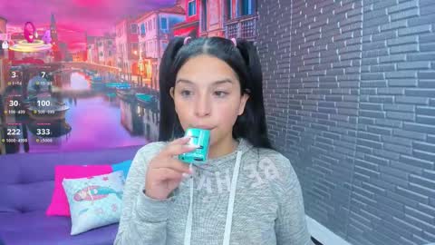 Snapshot of small__naughty chatting on December 2025 01:50:02 PM Mariana Torres online show from December 2025 01:50:02 PM