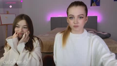 Snapshot of small_blondee chatting on January 2025 06:19:02 AM Emily online show from January 2025 06:19:02 AM