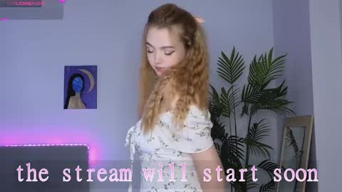 Snapshot of small_blondee chatting on January 2025 11:13:02 AM Emily online show from January 2025 11:13:02 AM