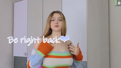 Snapshot of small_blondee chatting on January 2025 01:27:01 PM Emily online show from January 2025 01:27:01 PM