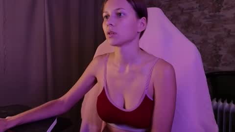 Emma online show from November 2025 06:28:02 PM