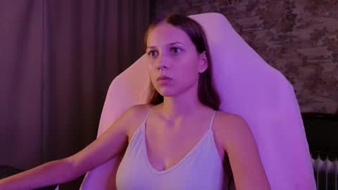 Emma online show from November 2025 07:57:01 PM