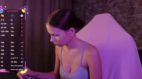 Emma online show from November 2025 06:43:01 PM