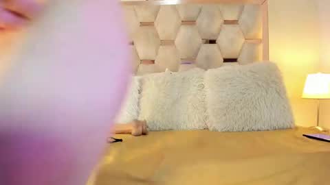 Snapshot of small_hot19 chatting on September 2025 09:57:01 AM Small Hot19 online show from September 2025 09:57:01 AM