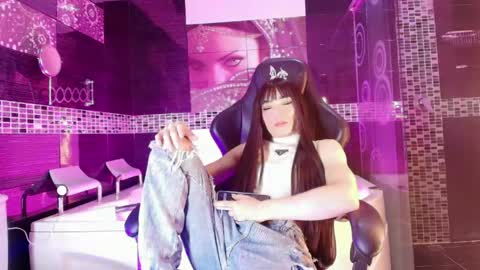 Small Hot19 online show from May 2026 09:49:02 AM