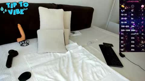 Alex online show from October 2025 04:00:02 AM