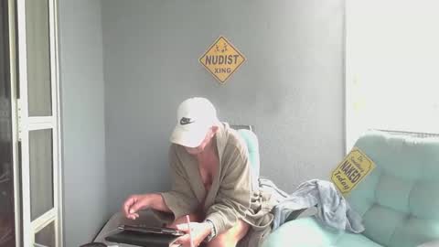 Daddy online show from October 2025 01:32:02 PM