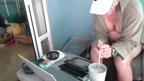 Daddy online show from November 2025 01:44:02 PM