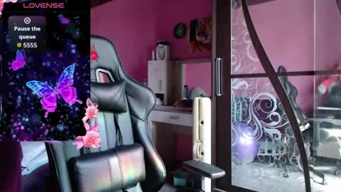 smile_cute_fox online show from April 2026 04:46:01 AM