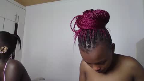 smiley luv1 online show from April 2026 07:33:01 PM