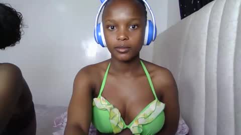 smiley luv1 online show from April 2026 10:25:02 PM