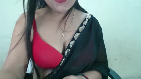 Snapshot of smiley_queen99 chatting on May 2026 11:27:01 AM smiley online show from May 2026 11:27:01 AM