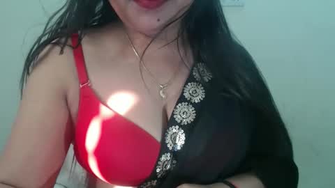 Snapshot of smiley_queen99 chatting on May 2026 01:45:02 AM smiley online show from May 2026 01:45:02 AM