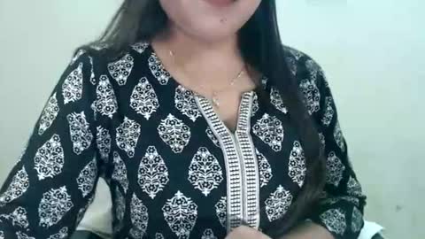 Snapshot of smiley_queen99 chatting on May 2026 02:04:01 PM smiley online show from May 2026 02:04:01 PM